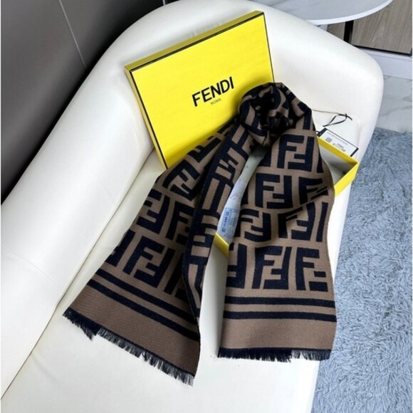 Fendi scarf - Picture 3 of 6
